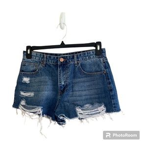 🔷FOREVER 21: Women’s size 27, blue ripped jean shorts w/pockets, preowned🔷